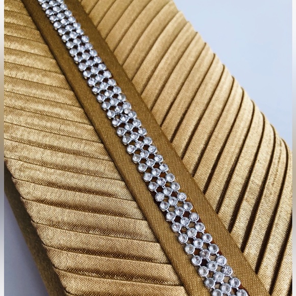 New Clutch With Rhinestones - Picture 2 of 6